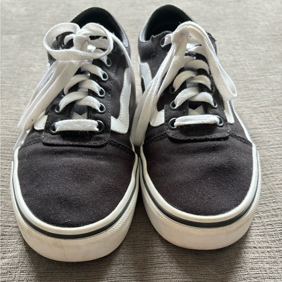 Vans Like New Woman’s black/white sneakers Sz. 7 - Picture 6 of 7